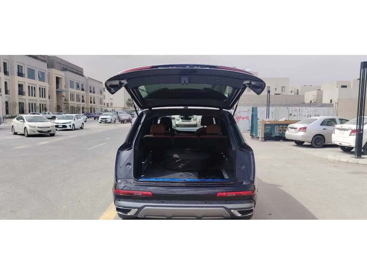 Car image 23