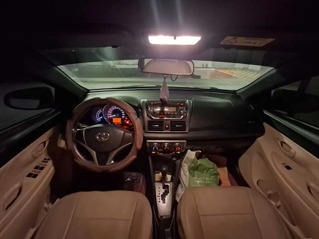 Car image 14