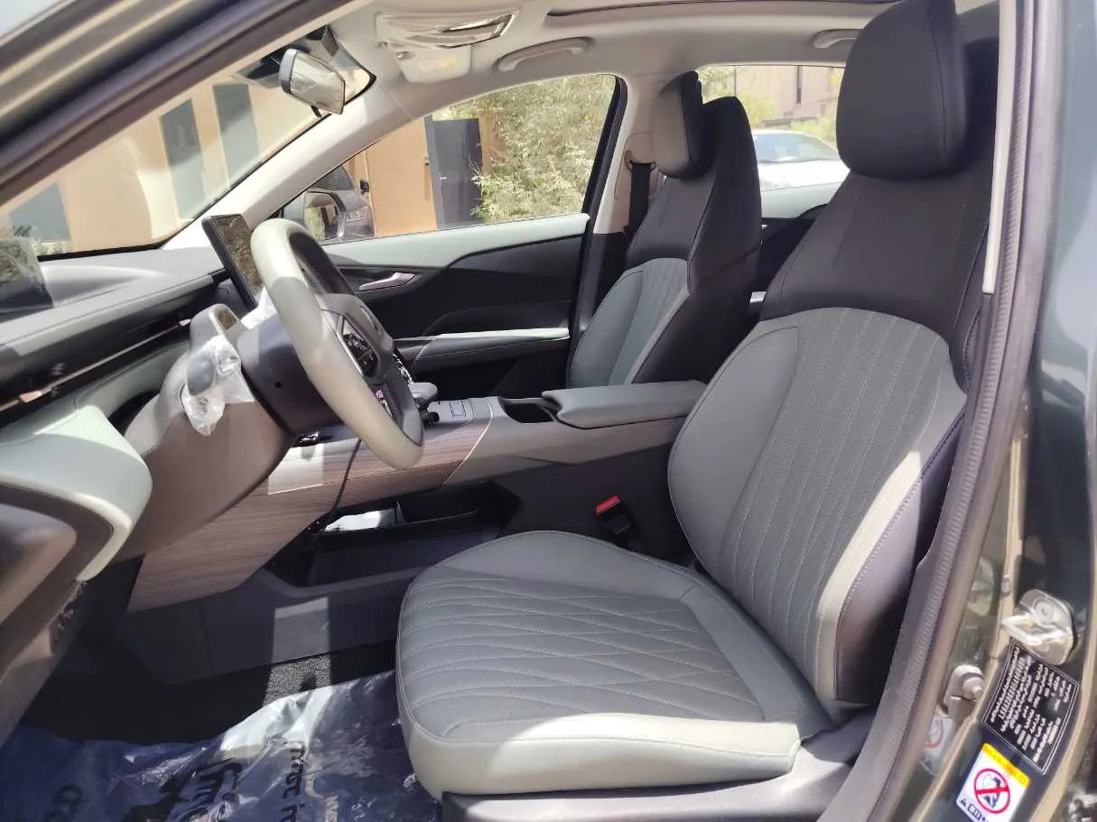 Car image 12