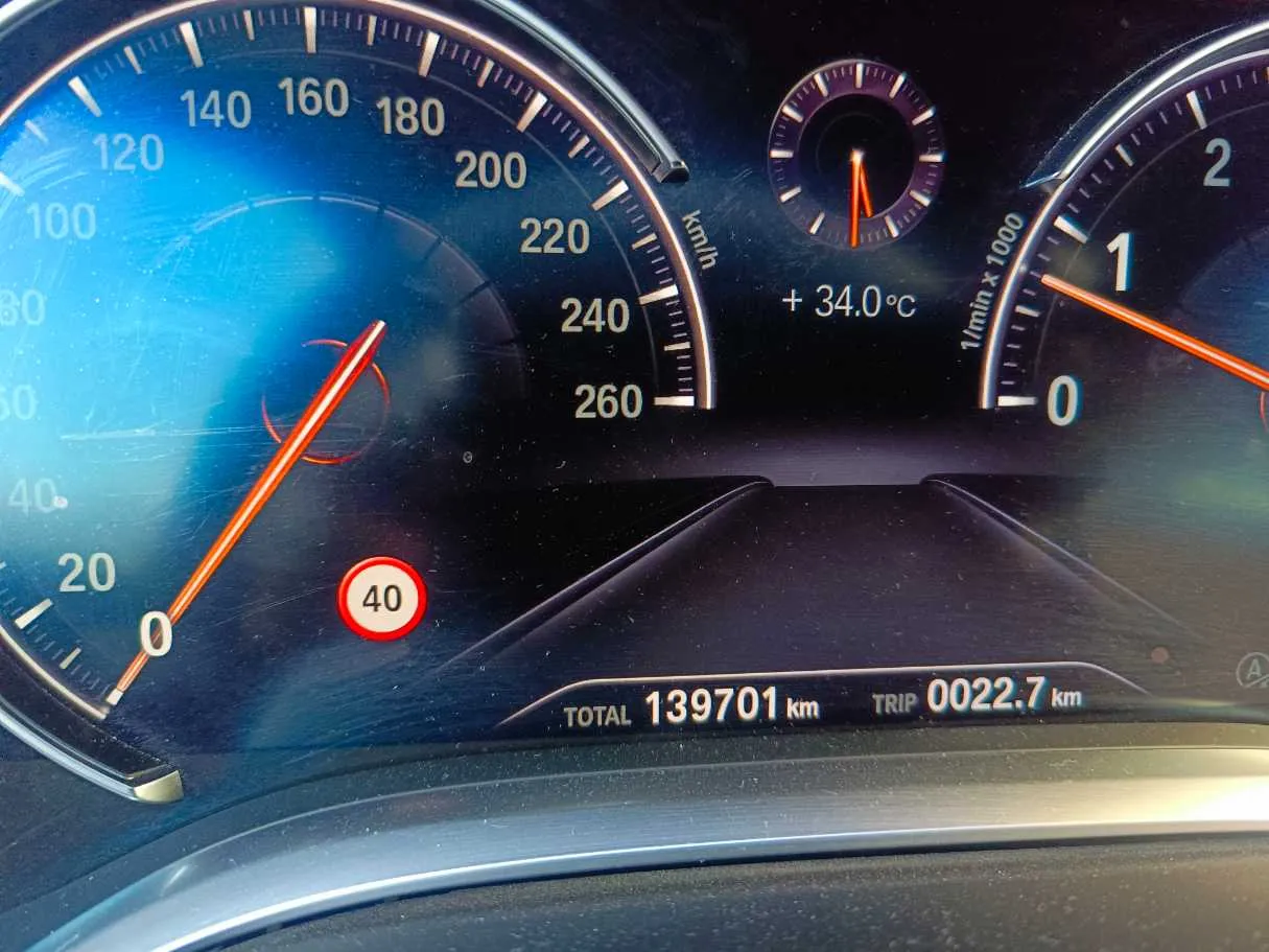 Car image 30