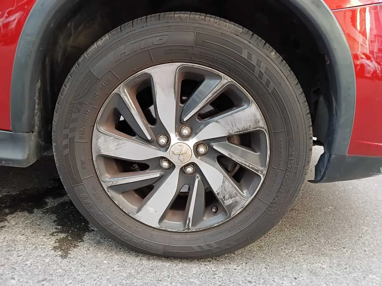 Car image 9