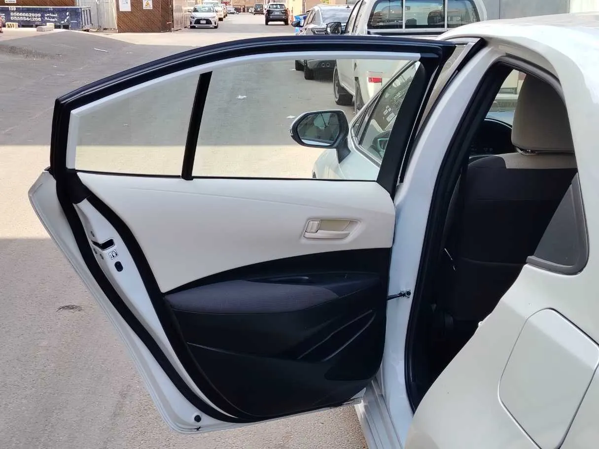 Car image 12