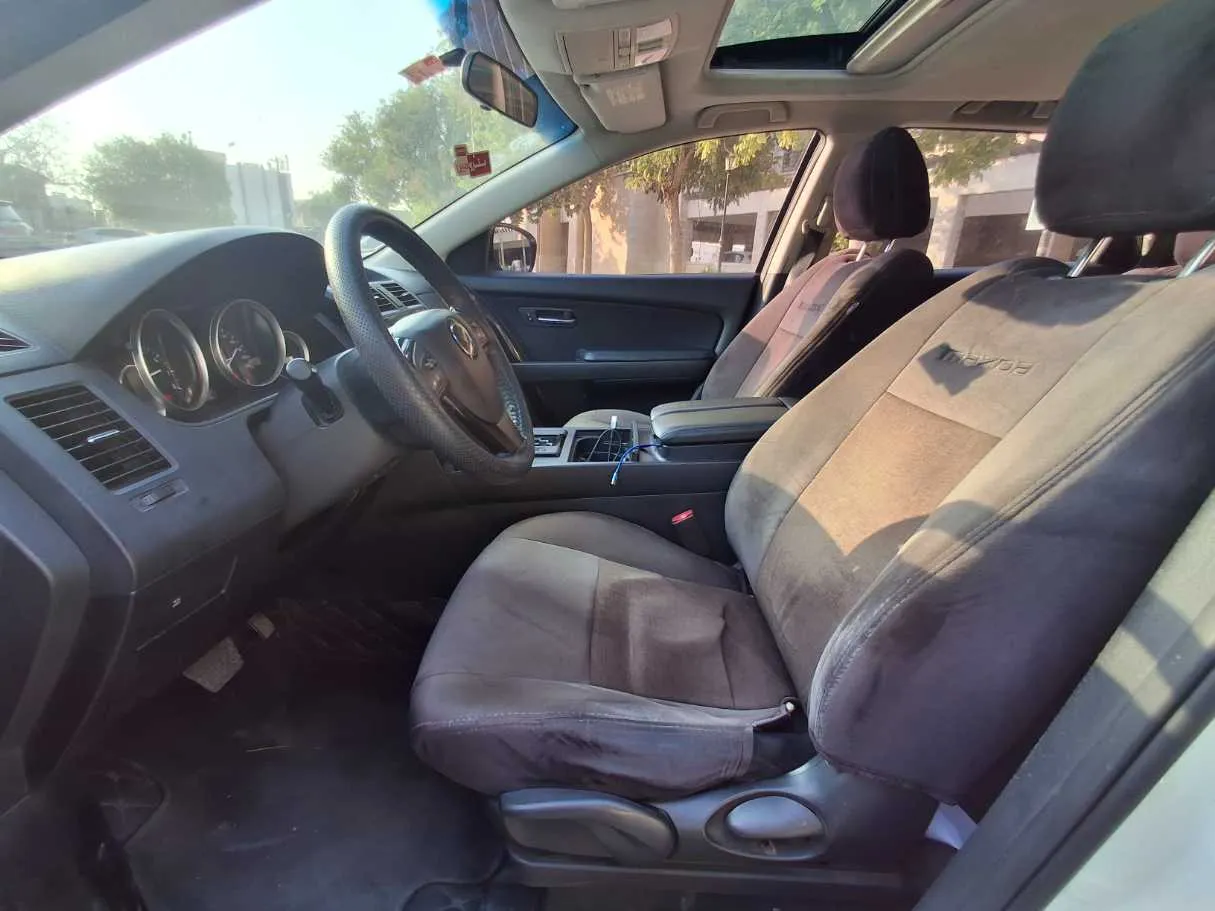 Car image 12
