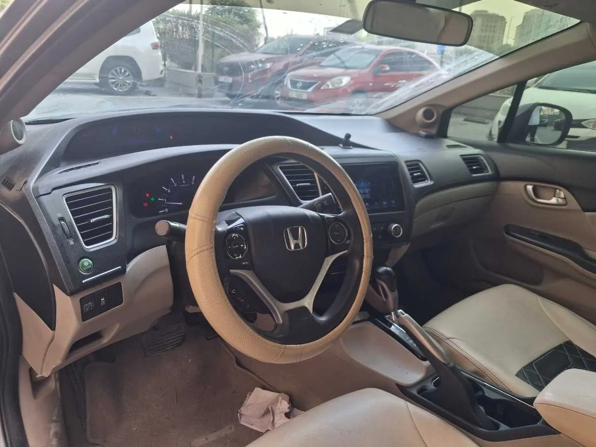 Car image 10