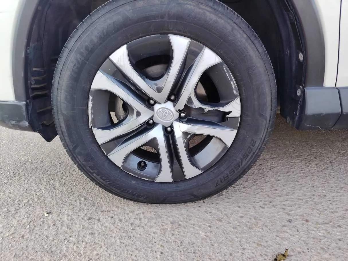 Car image 10