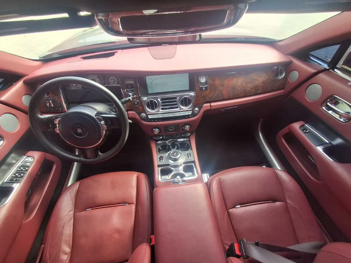 Car image 13
