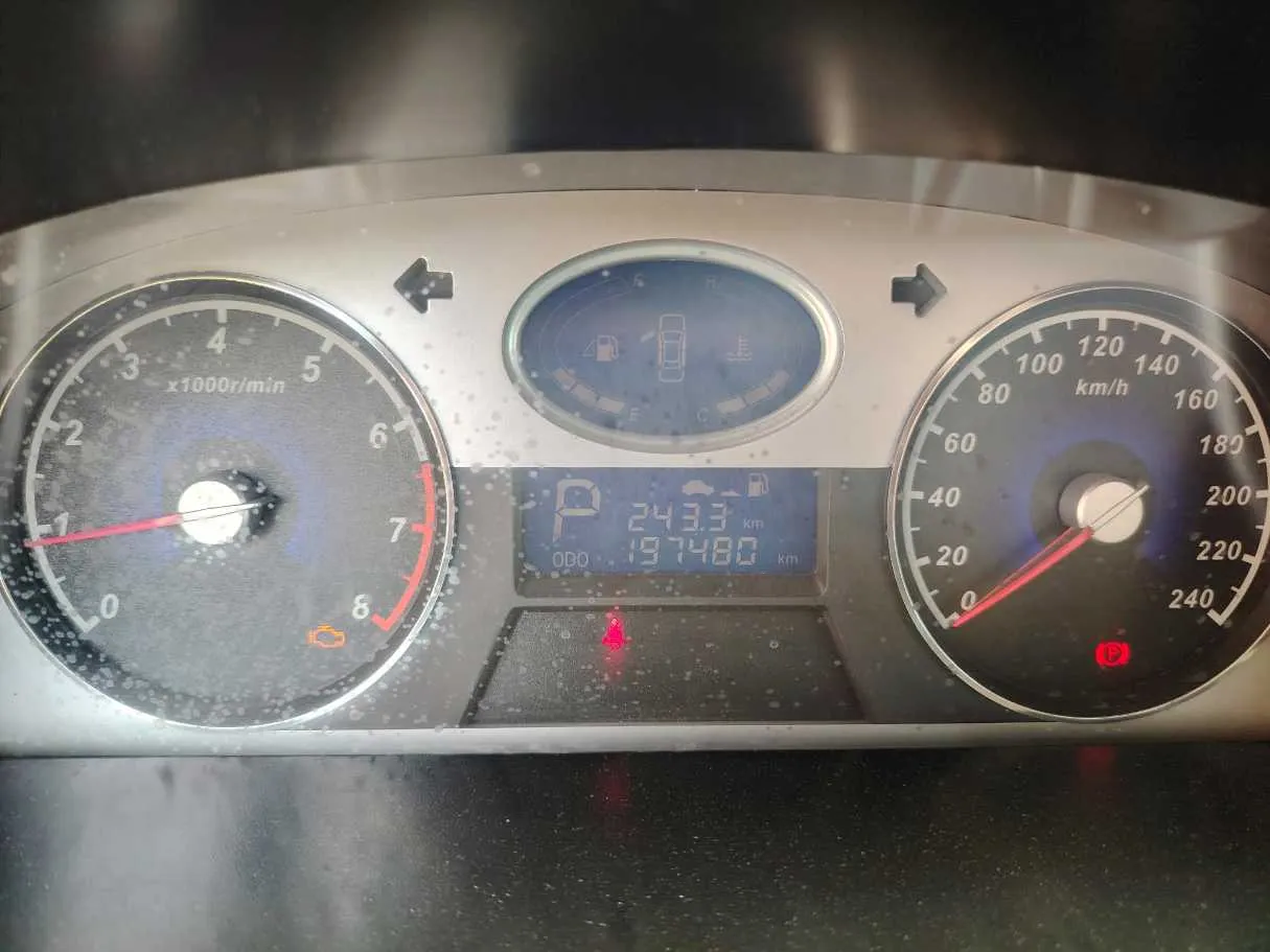 Car image 30