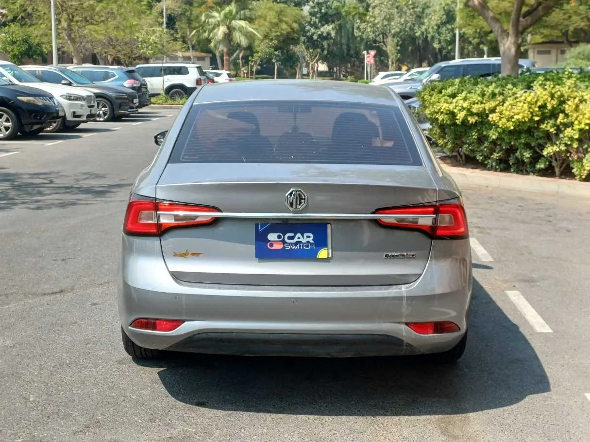 Car image 6