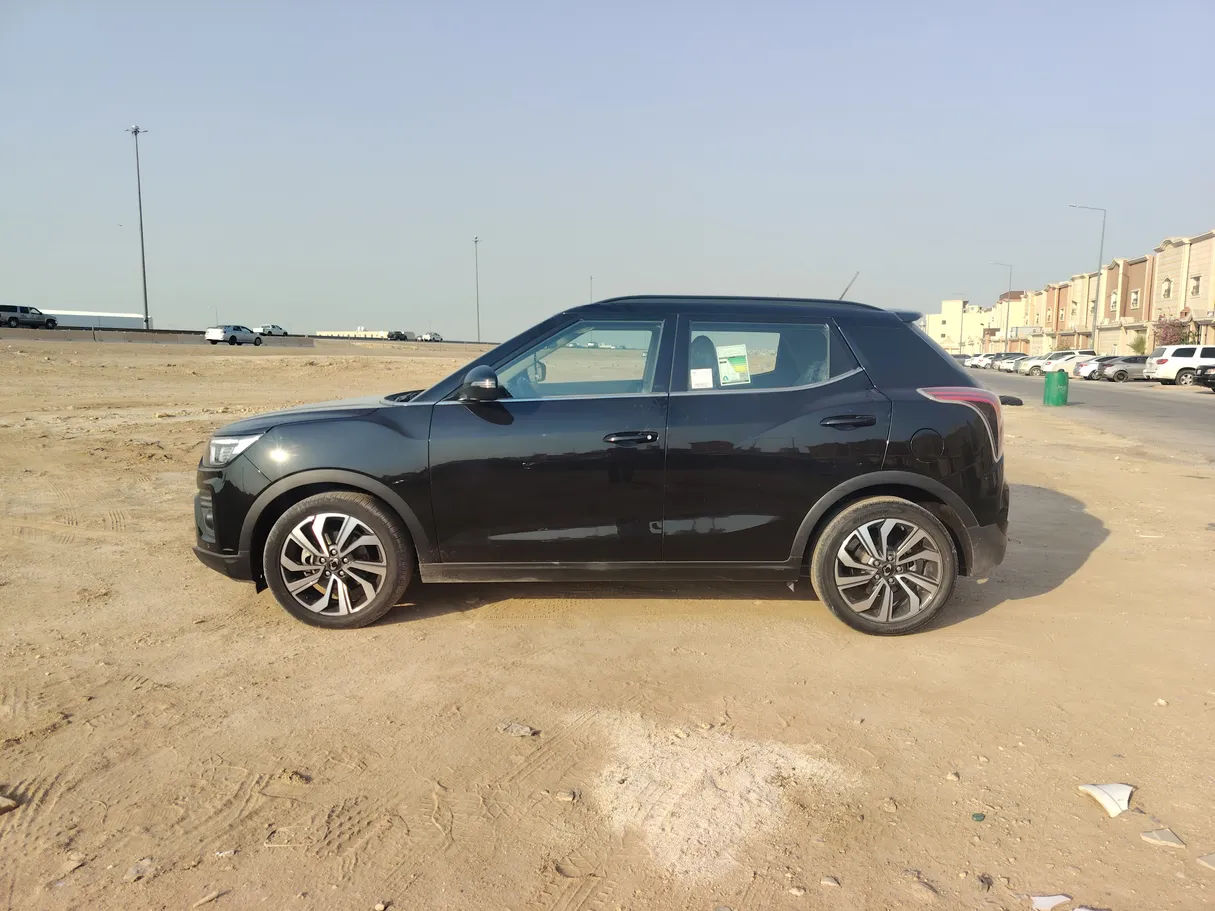 Car image 8