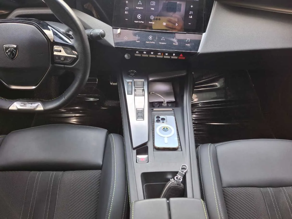 Car image 15