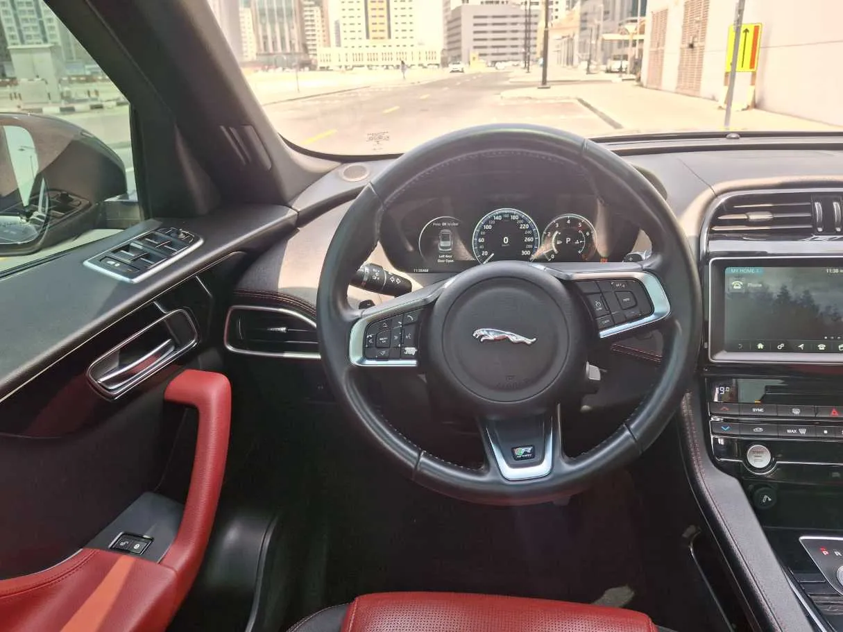 Car image 17