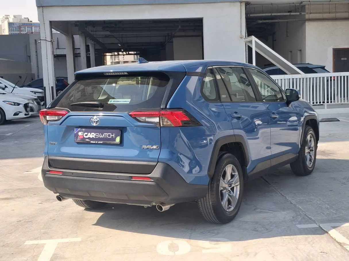 Car image 5