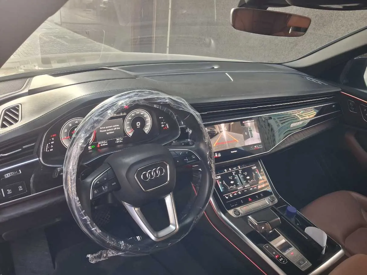 Car image 11