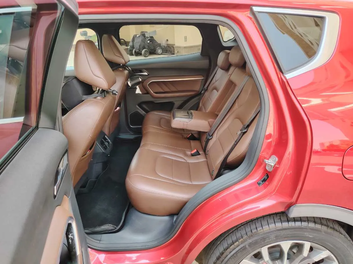 Car image 14