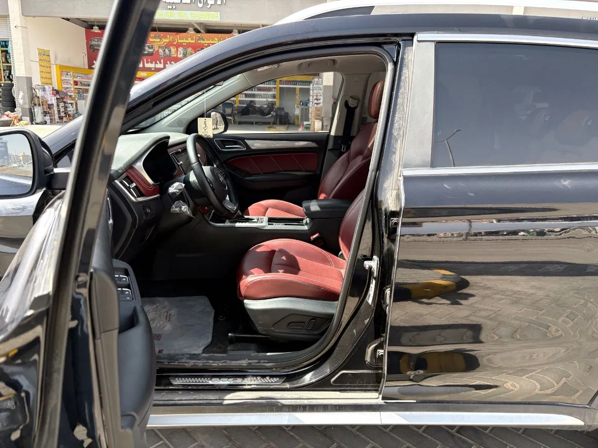 Car image 12