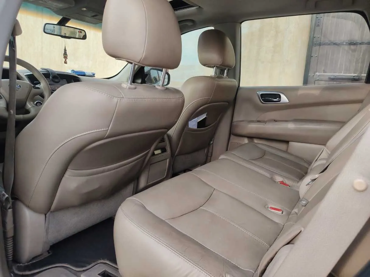 Car image 16