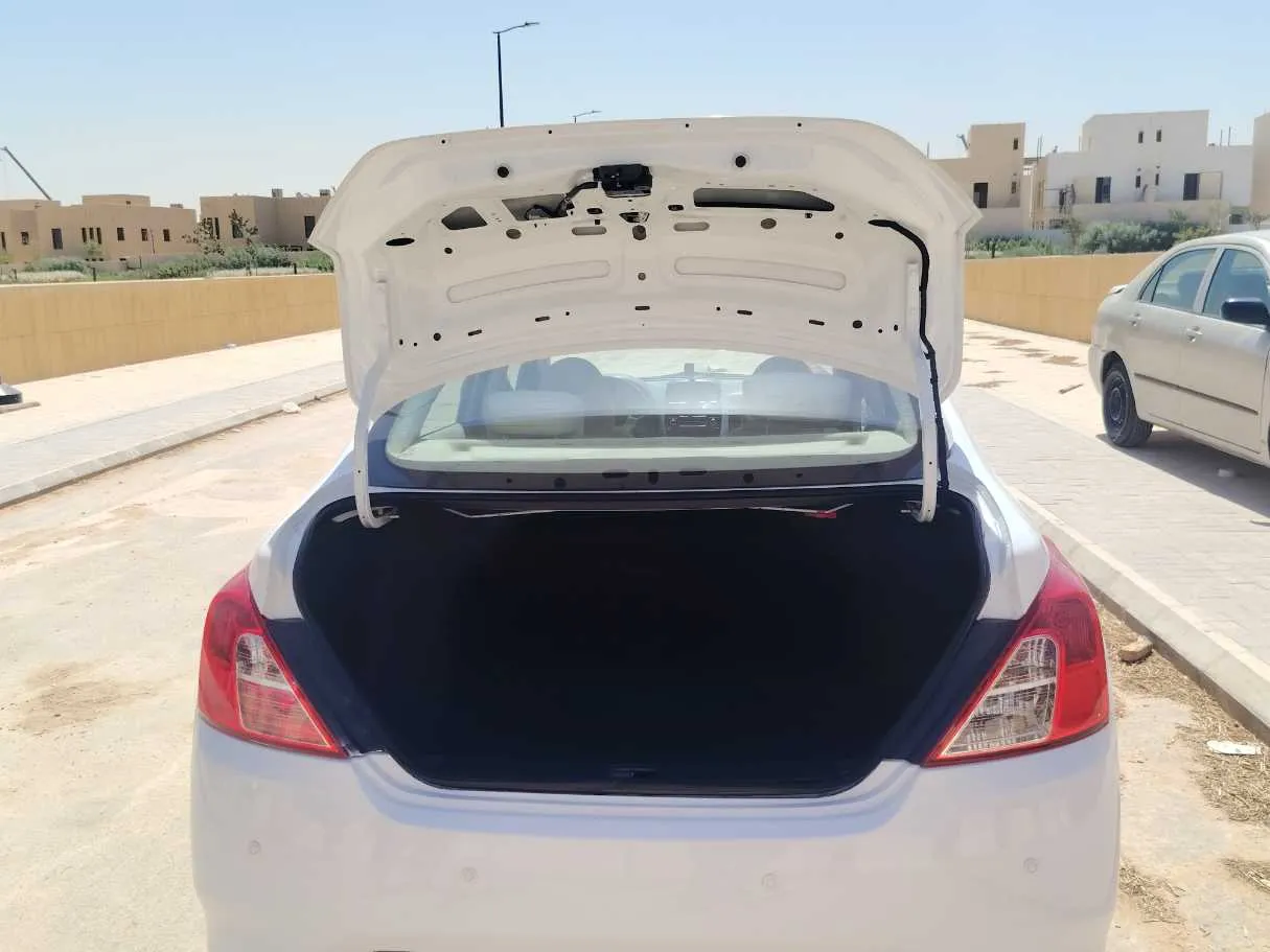 Car image 24