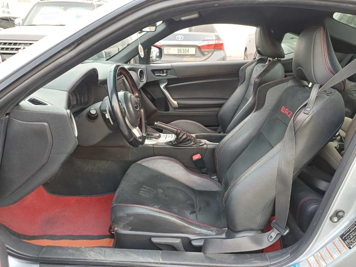 Car image 12