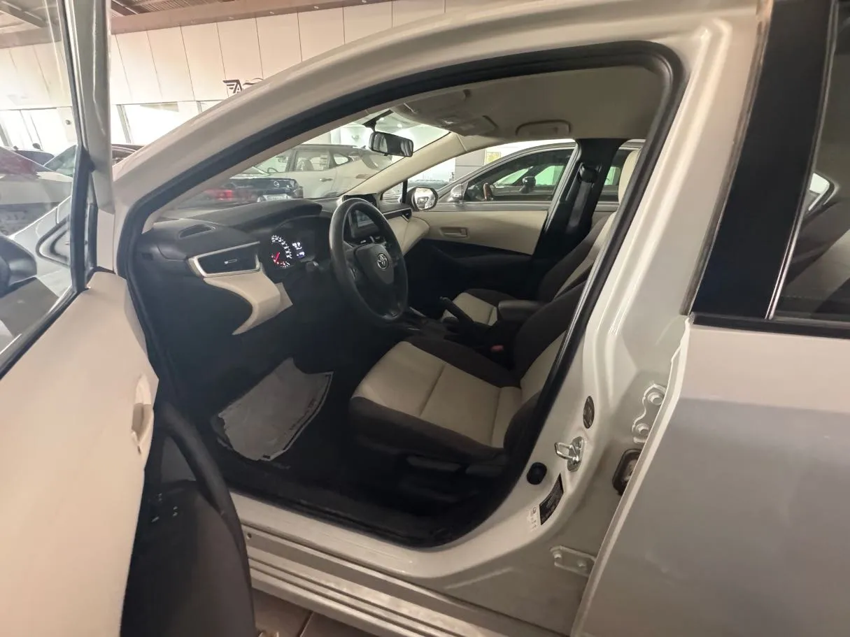 Car image 9
