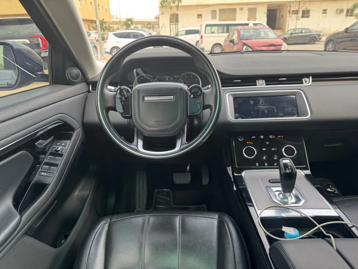 Car image 16