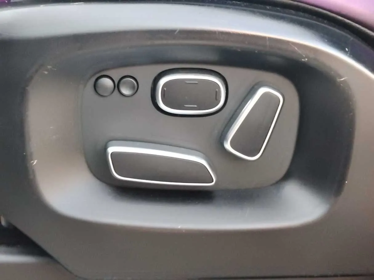Car image 33