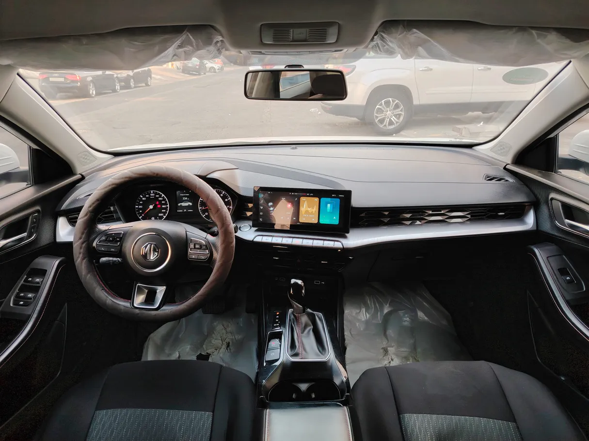 Car image 17