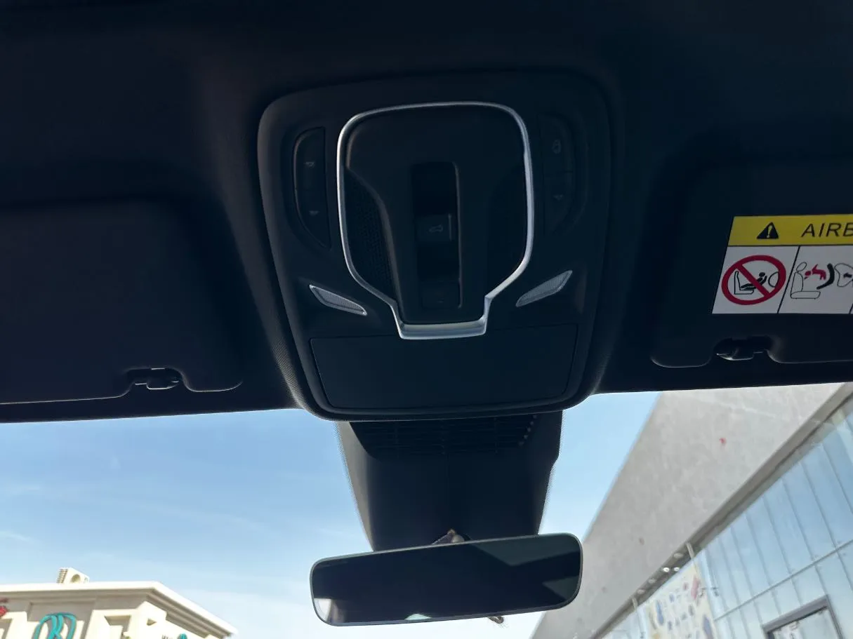Car image 27