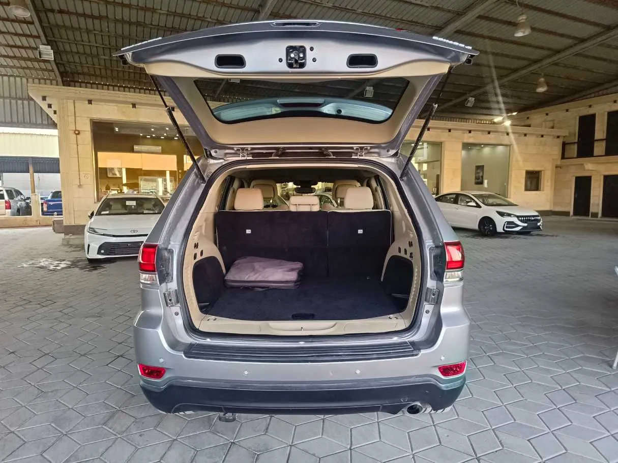 Car image 32
