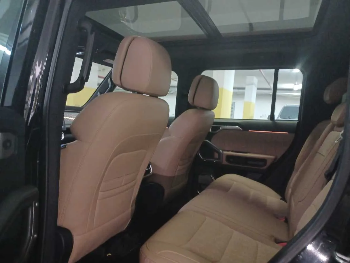 Car image 14