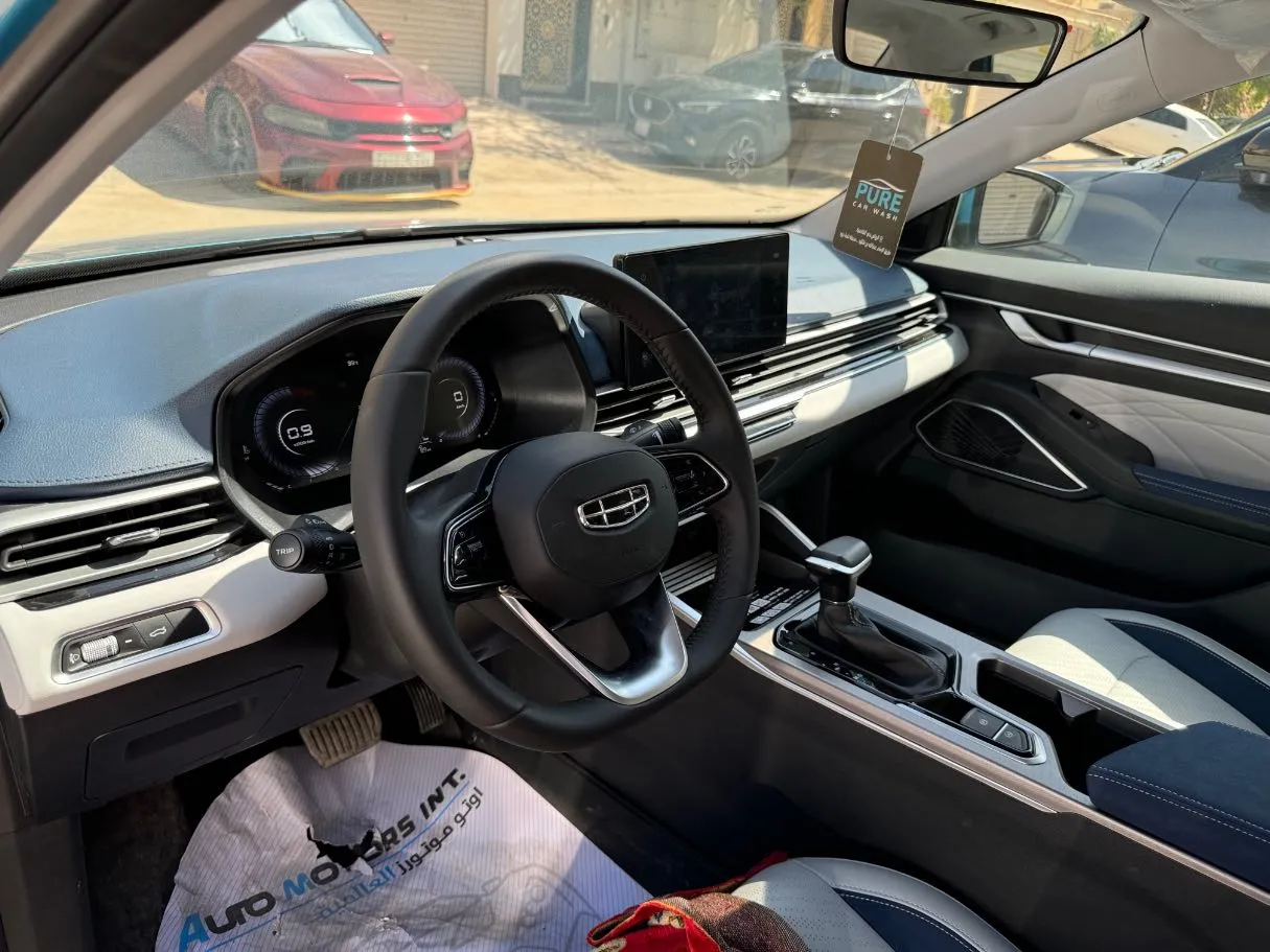 Car image 9