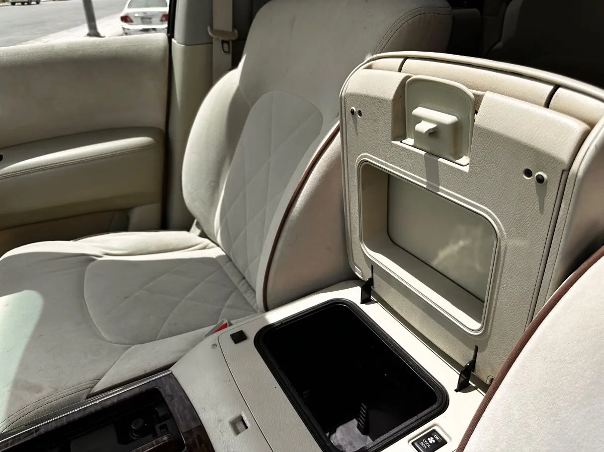 Car image 26