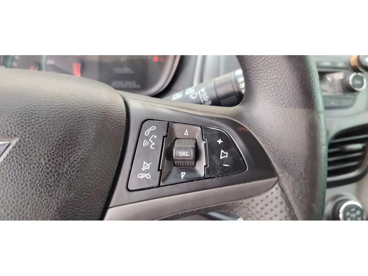 Car image 30