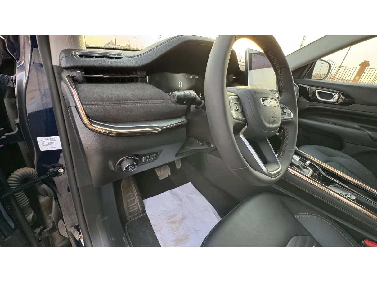 Car image 27