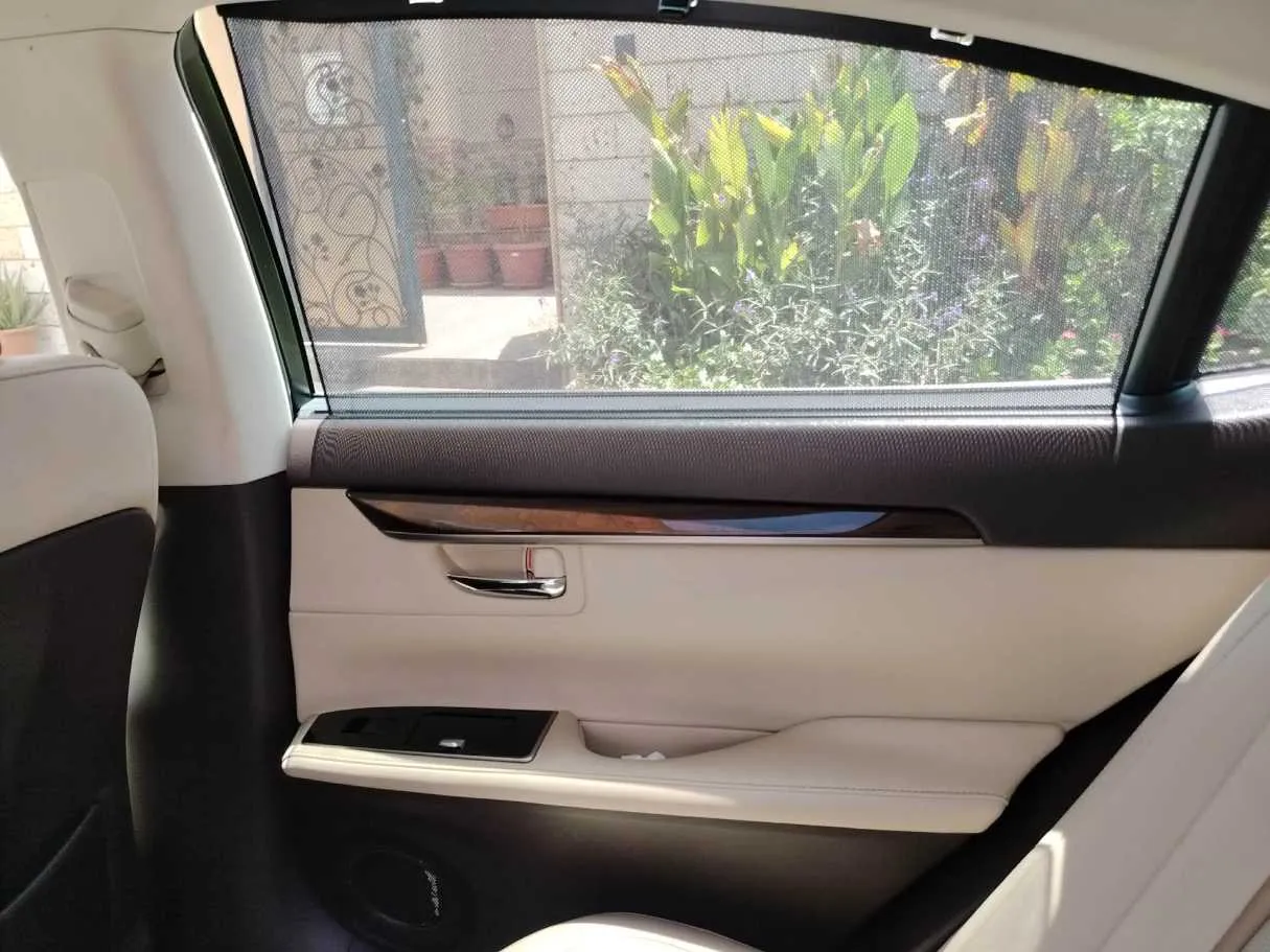 Car image 38