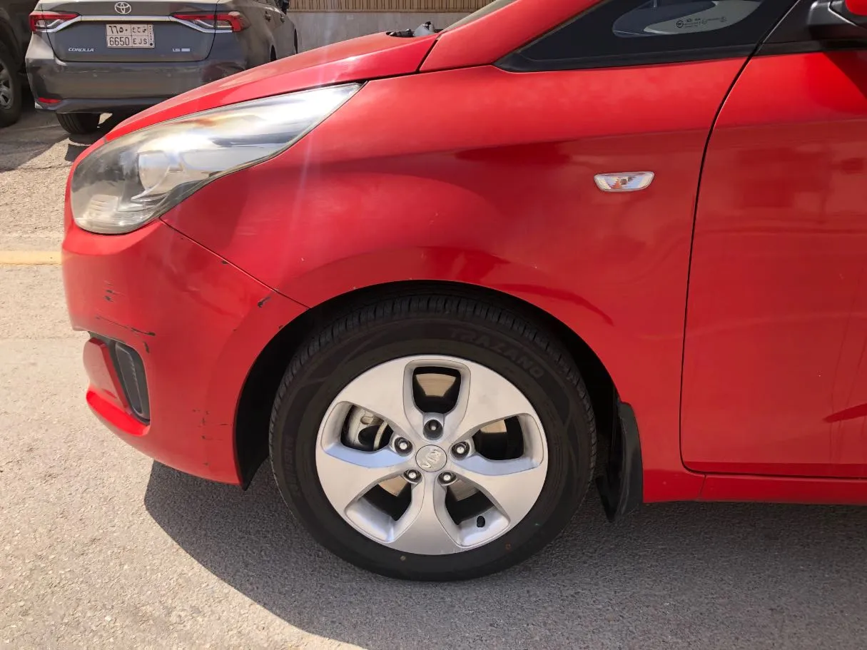Car image 9