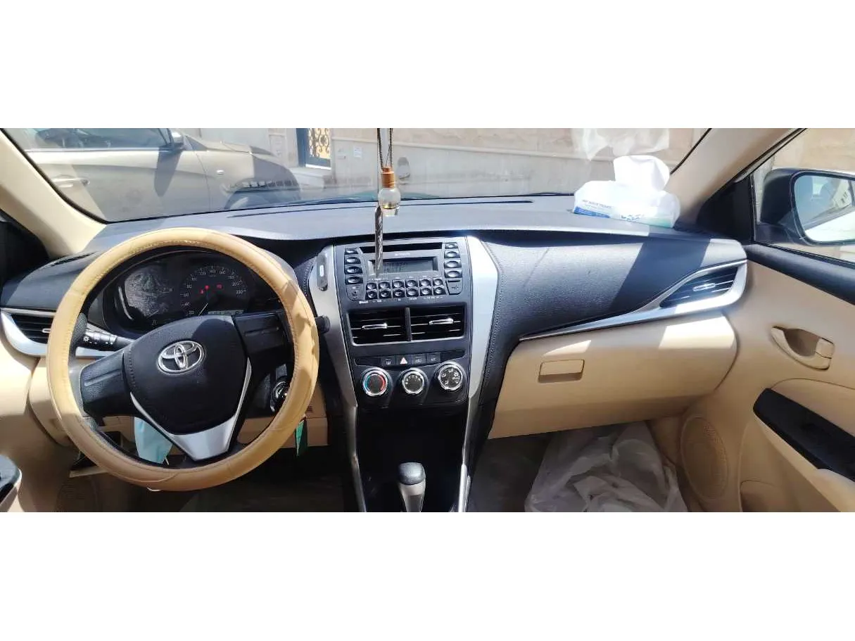Car image 16