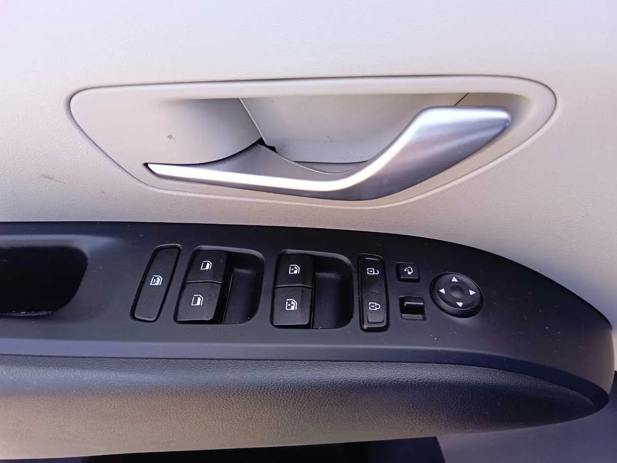 Car image 30