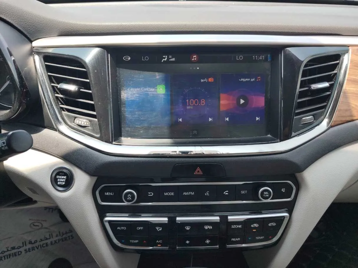 Car image 19