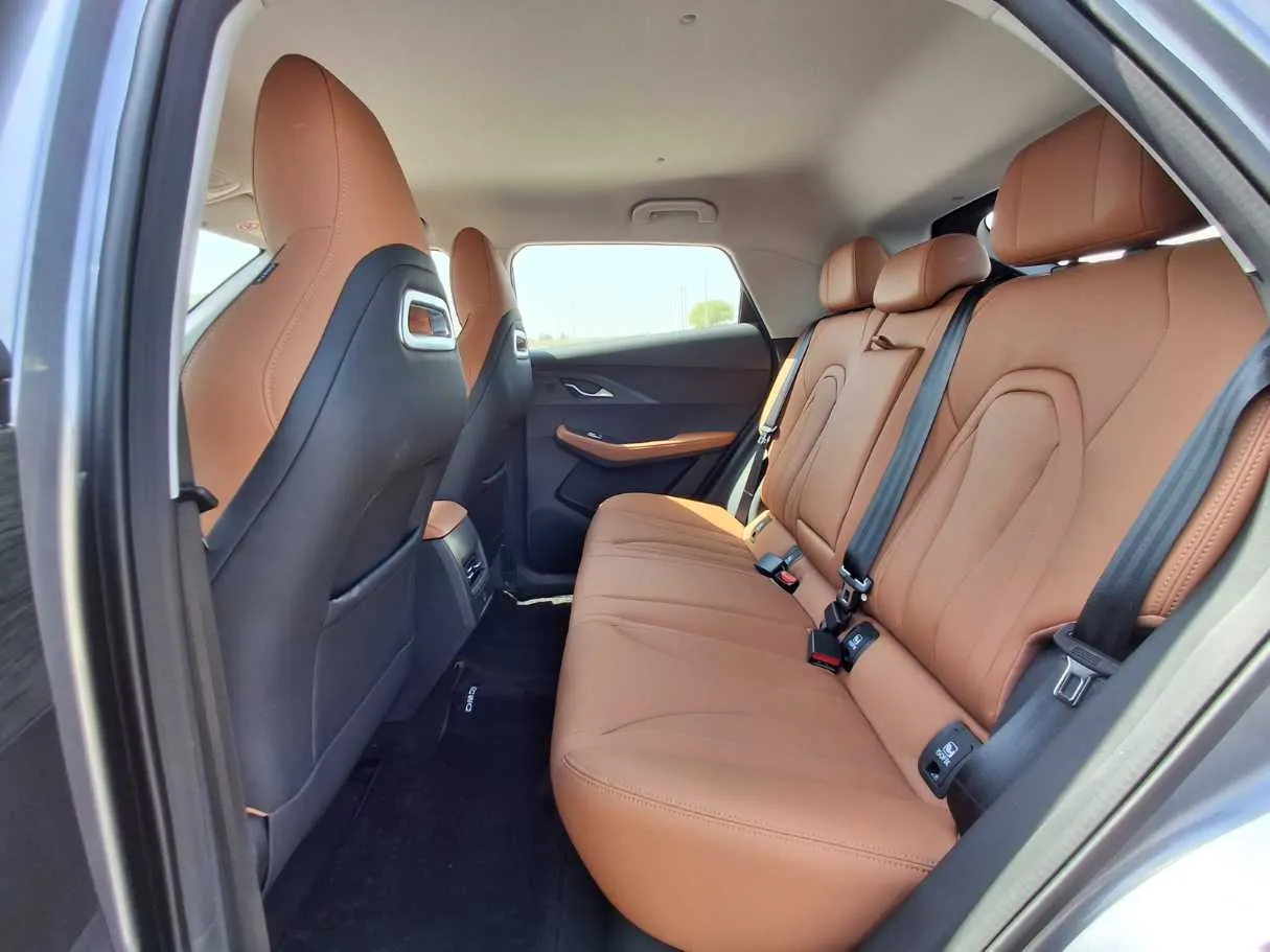 Car image 13