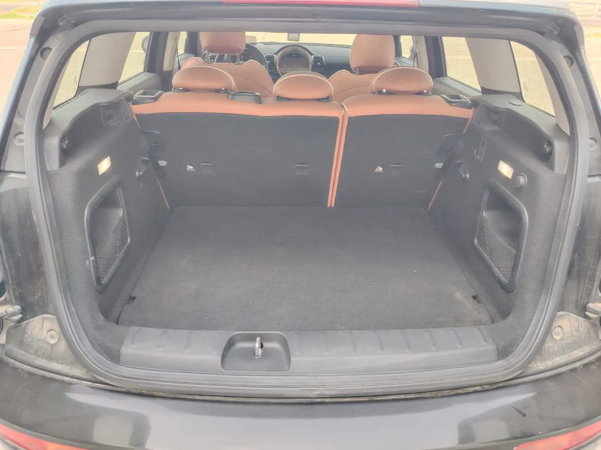 Car image 24