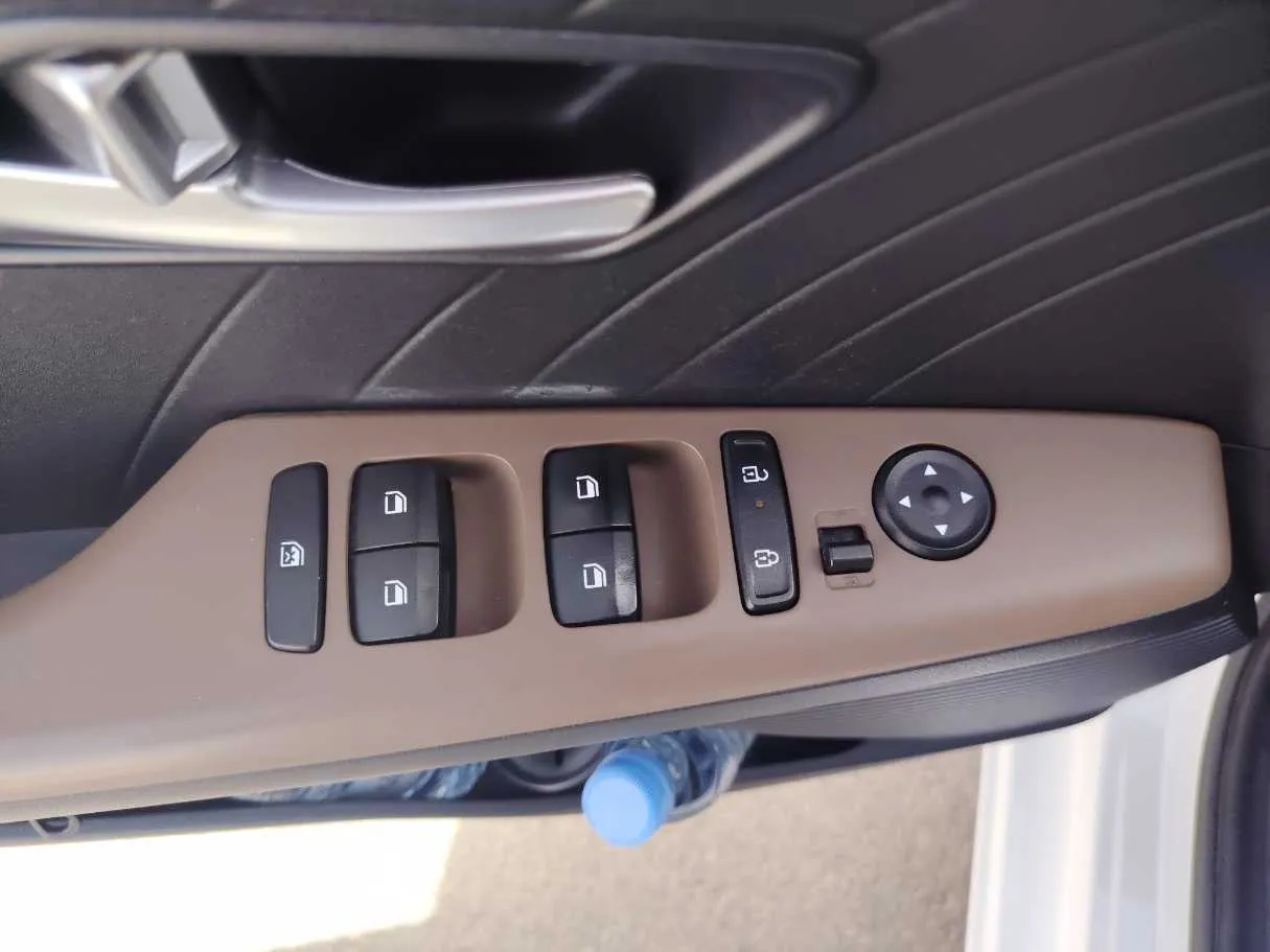 Car image 29