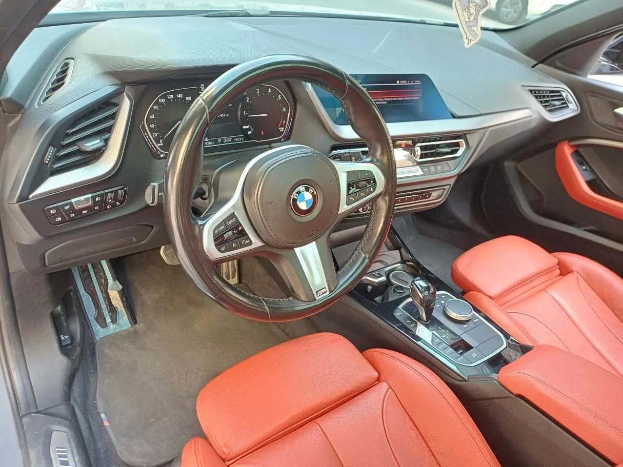 Car image 11