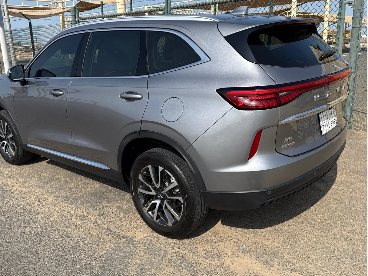 Car image 4