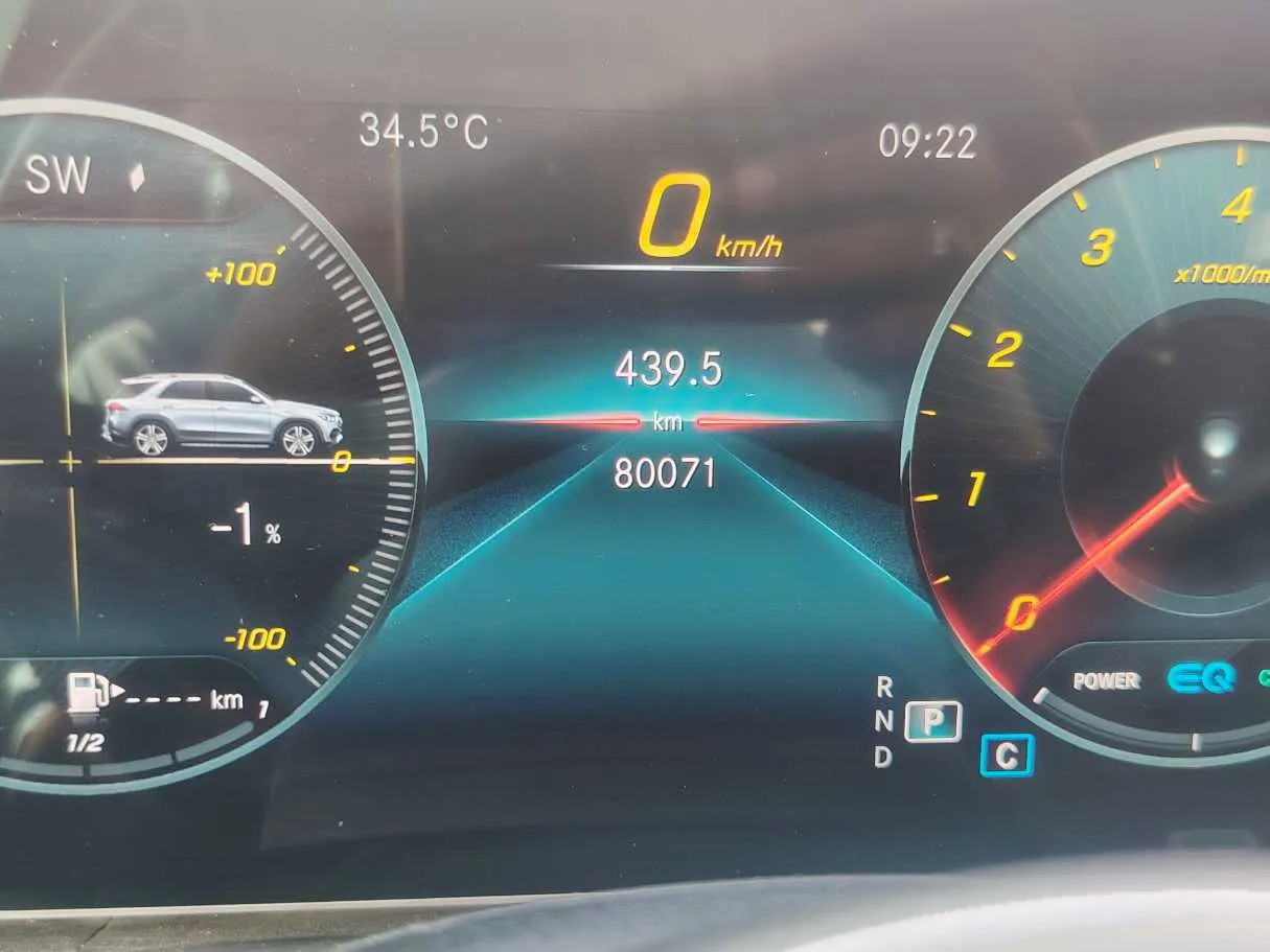 Car image 23