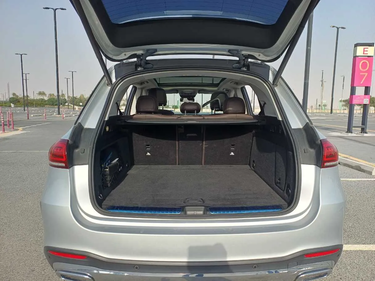 Car image 20