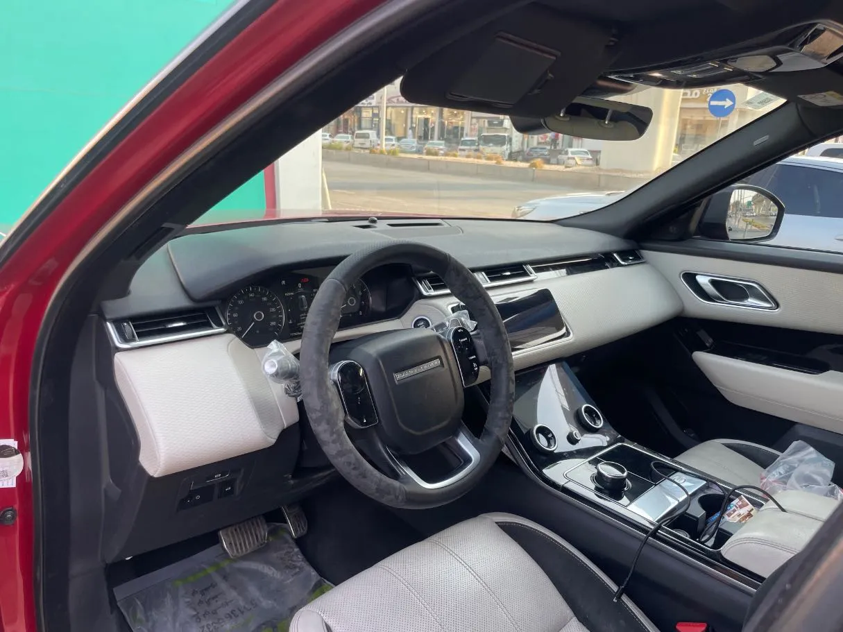 Car image 13