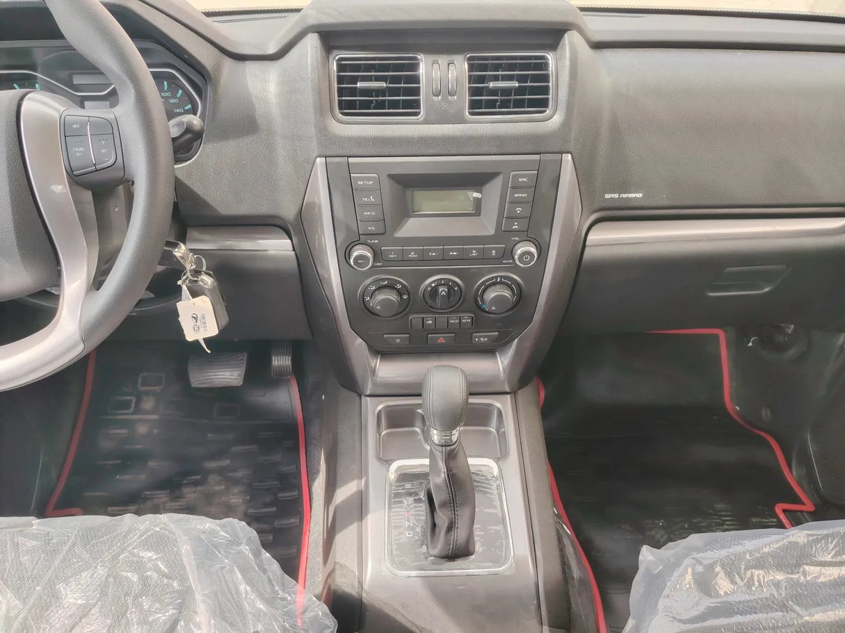 Car image 18