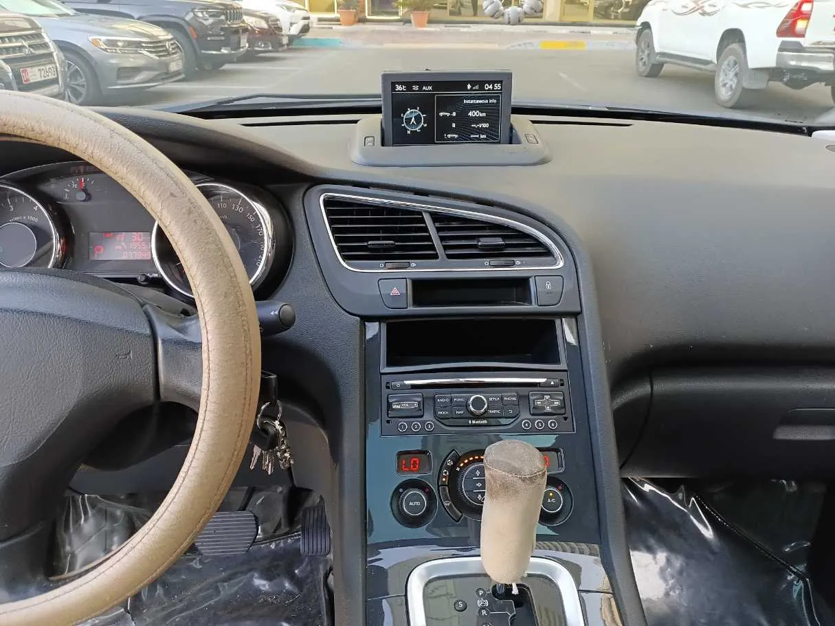 Car image 16