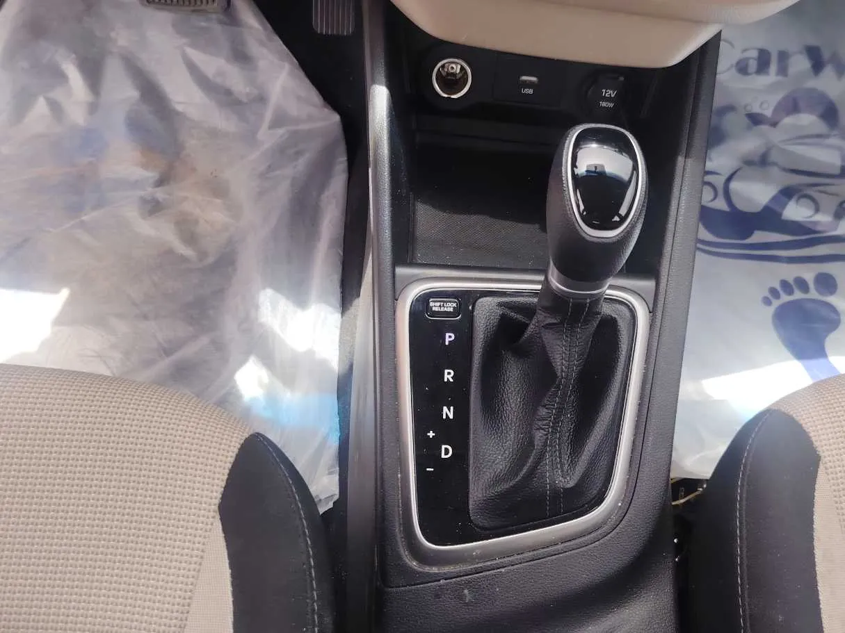 Car image 18