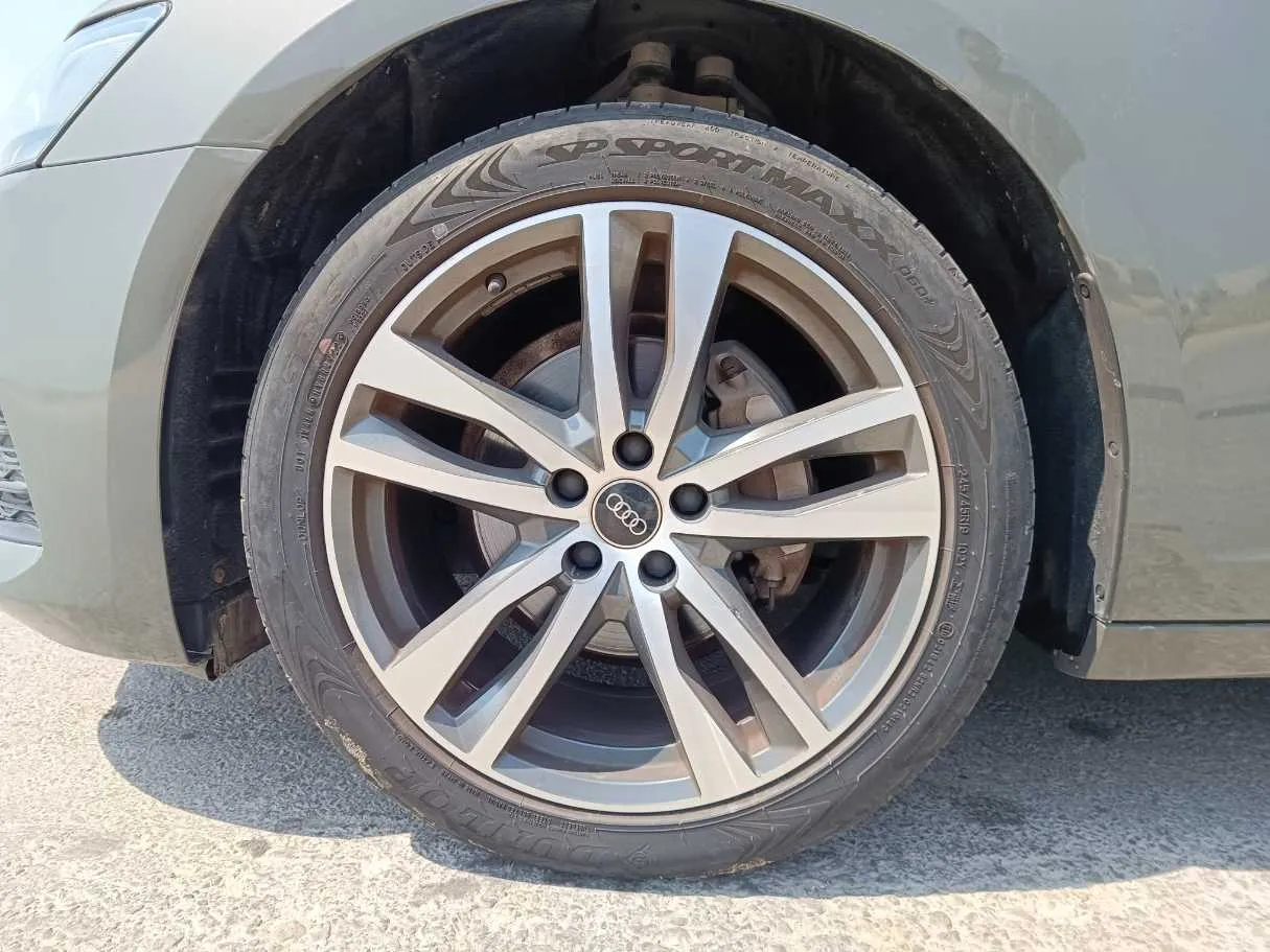 Car image 10